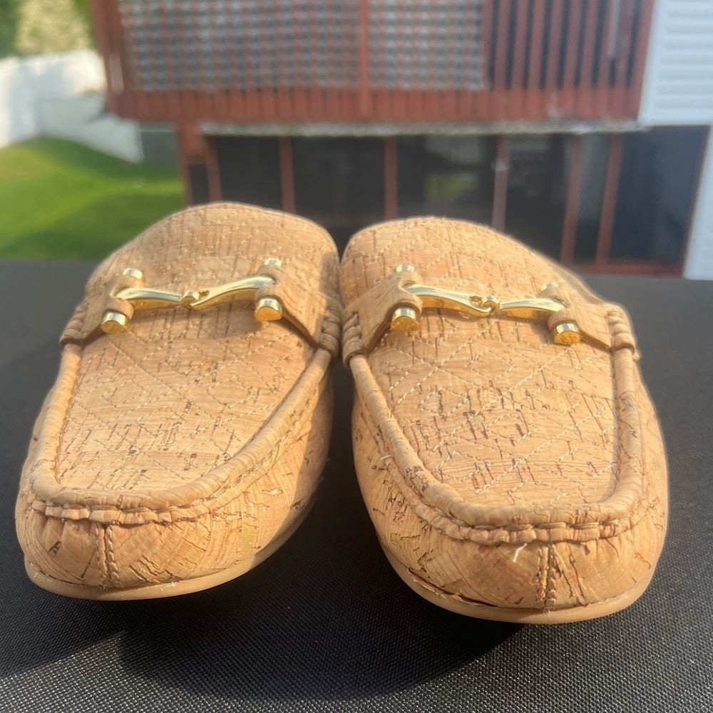 Donald  Pliner Women’s 9.5 Cork Mules - Picture 6 of 6